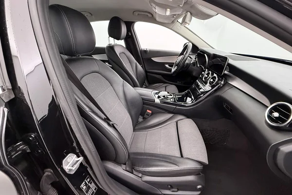 Mercedes-Benz C-Class (W205) (2019) — foto 2 van 27