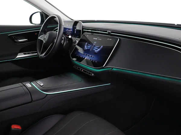MERCEDES E 220 (2024) — foto 3 van 29