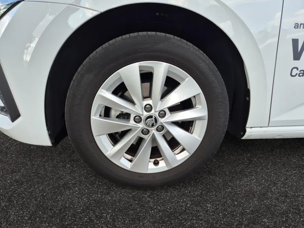 SKODA Scala (2024) — foto 15 van 22