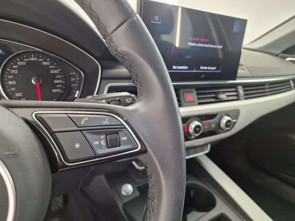 Audi A4 (2023) — foto 4 van 16