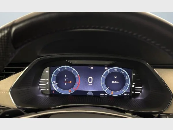 Skoda Octavia Combi (2023) — foto 6 van 15