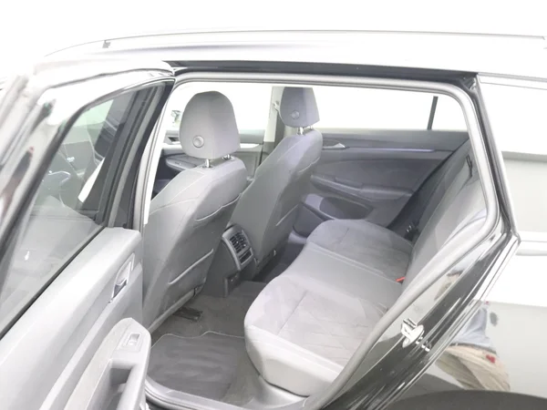 VOLKSWAGEN Golf VIII SW (2025) — foto 9 van 23