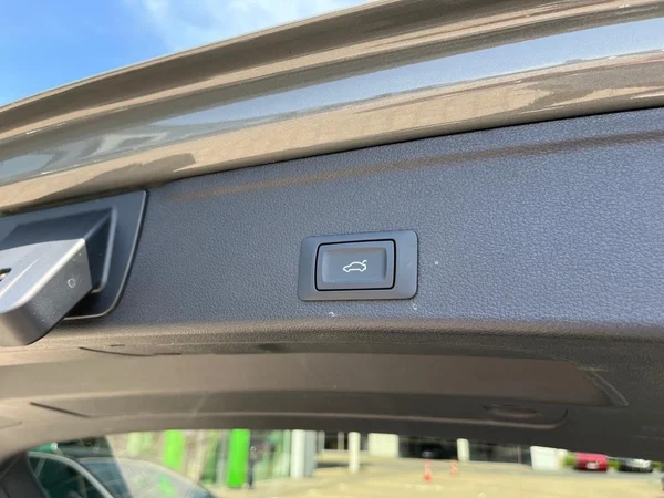 AUDI A4 Avant (2024) — foto 21 van 22