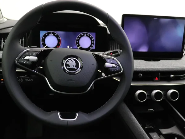 SKODA Superb Combi (2026) — foto 2 van 21