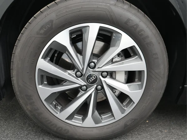 AUDI Q6 e-tron (2026) — foto 4 van 32