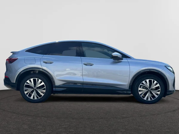 AUDI Q4 Sportback e-tron (2024) — foto 14 van 25