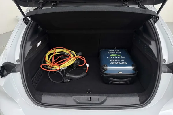 Peugeot 308 PHEV (2024) — foto 13 van 31