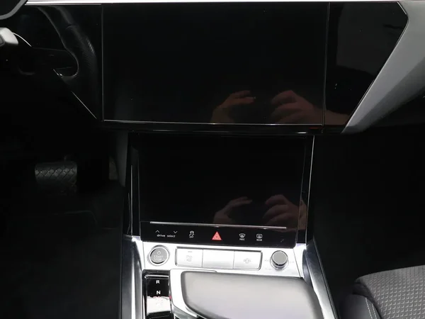 Audi e-tron (2021) — foto 13 van 27