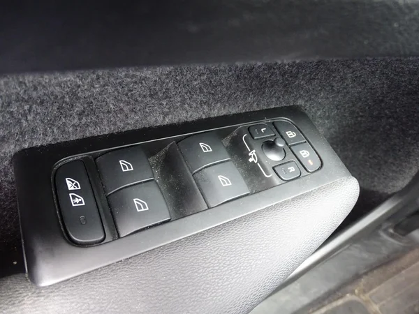 Volvo XC40 (2023) — foto 17 van 28