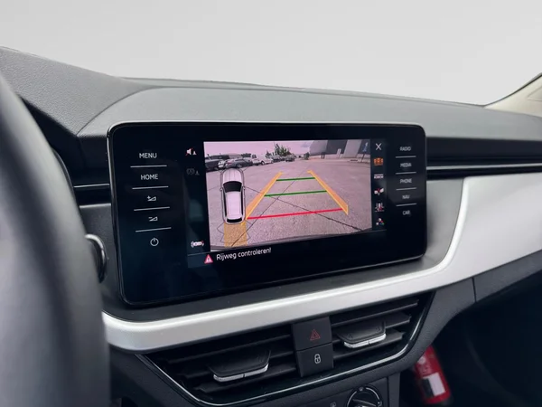 SKODA Kamiq (2023) — foto 9 van 19