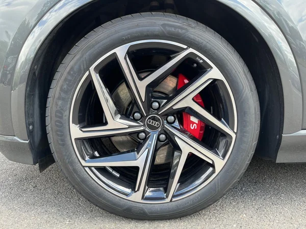 AUDI SQ6 Sportback e-tron (2025) — foto 17 van 24