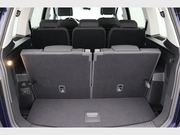 VOLKSWAGEN Touran (2023) — foto 5 van 28