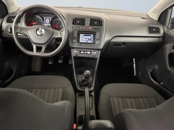 VOLKSWAGEN Polo (2017) — foto 4 van 28