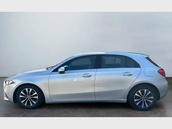 Mercedes-Benz A 180 (2019) — foto 17 van 23