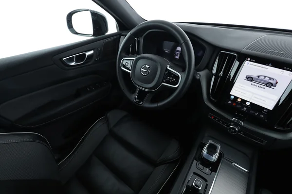 Volvo XC60 (2024) — foto 4 van 16