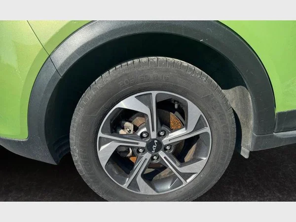 Kia XCEED (2023) — foto 13 van 14
