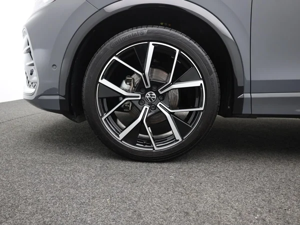 VOLKSWAGEN Tiguan (2024) — foto 5 van 24