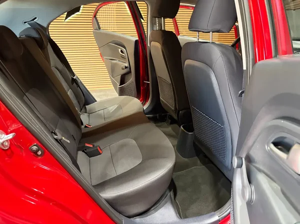 Kia Rio (2015) — foto 6 van 19