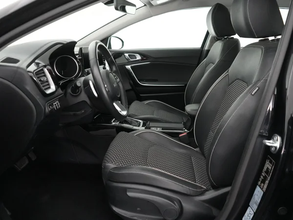 Kia cee'd (2024) — foto 3 van 22