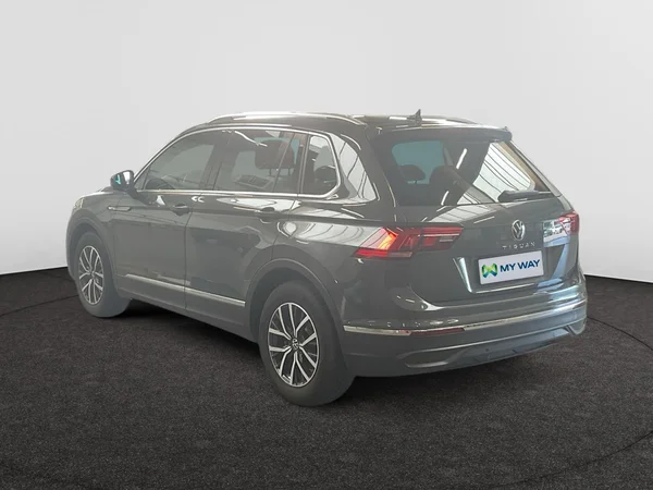 VOLKSWAGEN Tiguan (2022) — foto 14 van 20