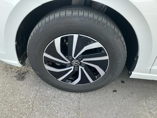VOLKSWAGEN Polo (2024) — foto 4 van 26