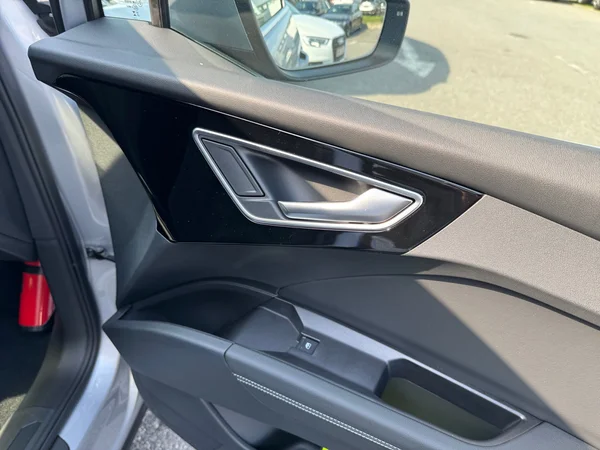 AUDI Q4 Sportback e-tron (2024) — foto 25 van 25