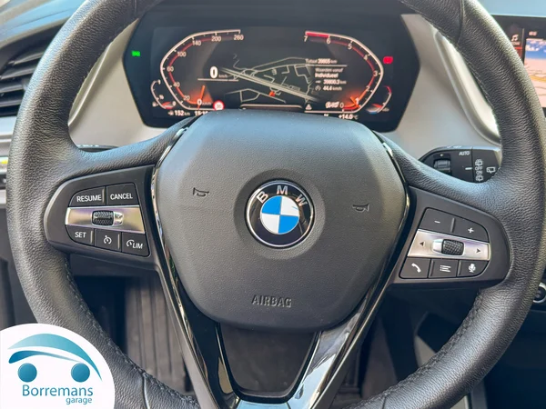 BMW 116 (2023) — foto 27 van 44