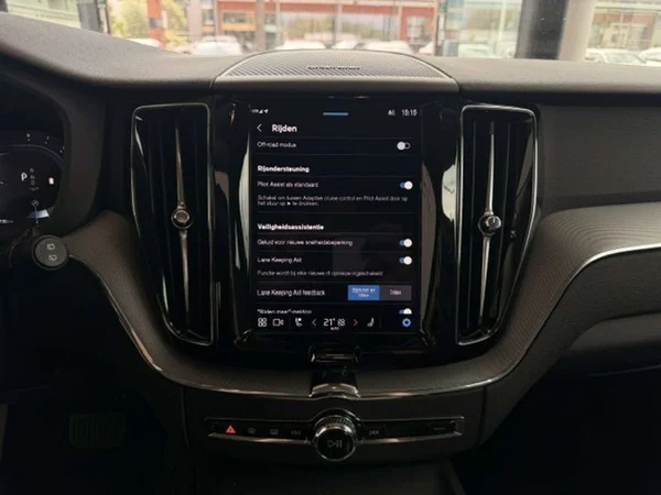 Volvo XC60 (2025) — foto 8 van 22