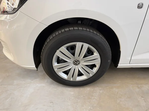 Volkswagen Caddy-Maxi (2026) — foto 3 van 28