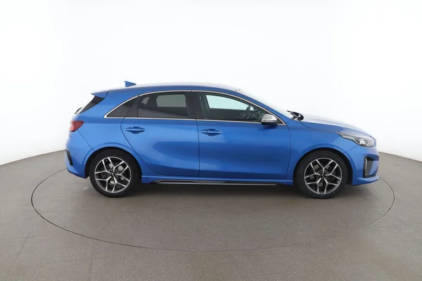 Kia cee'd (2019) — foto 13 van 16