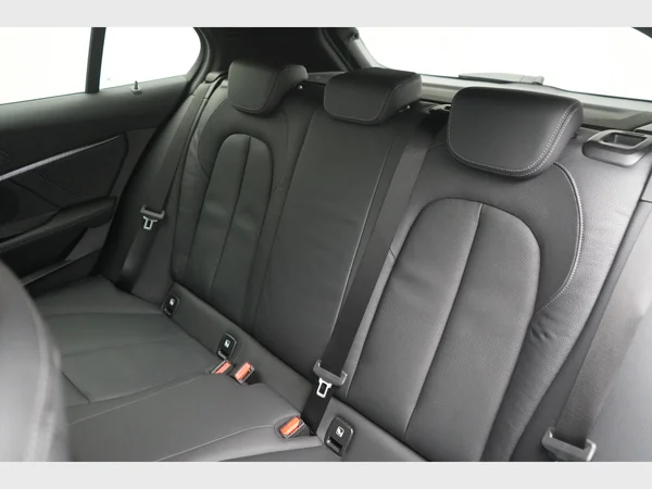 BMW 120 Hatch (2022) — foto 3 van 26