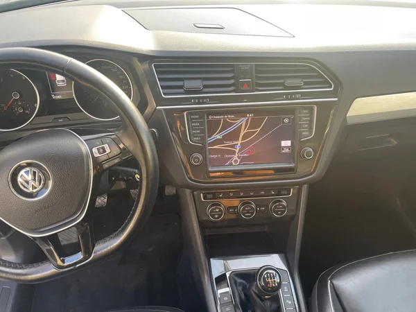 VOLKSWAGEN Tiguan (2017) — foto 4 van 21