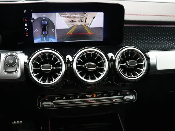Mercedes-Benz EQB (2025) — foto 14 van 33