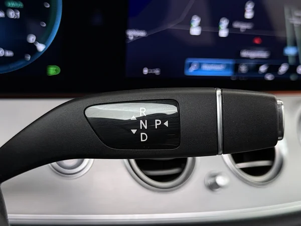 MERCEDES E 300 (2021) — foto 4 van 34