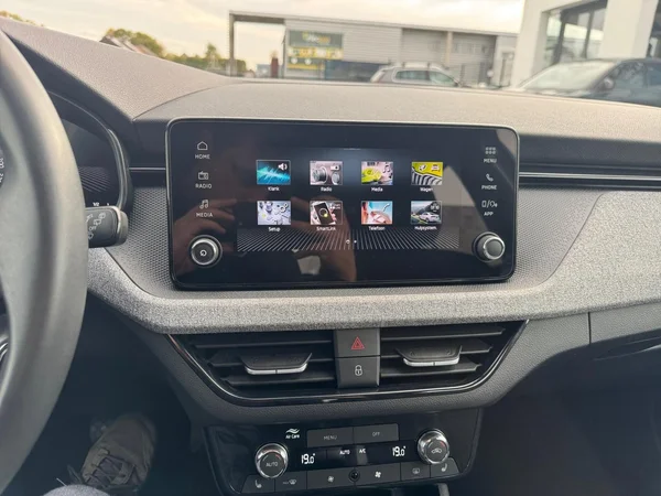 SKODA Kamiq (2024) — foto 12 van 15