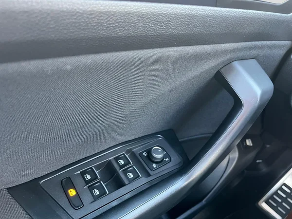 VOLKSWAGEN T-Roc (2021) — foto 6 van 20