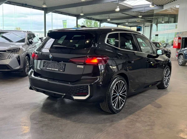 BMW 220 Active Tourer (2023) — foto 15 van 21