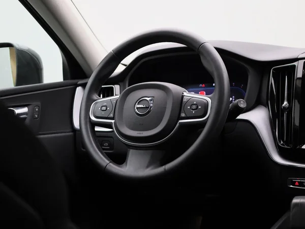Volvo XC60 (2021) — foto 33 van 44