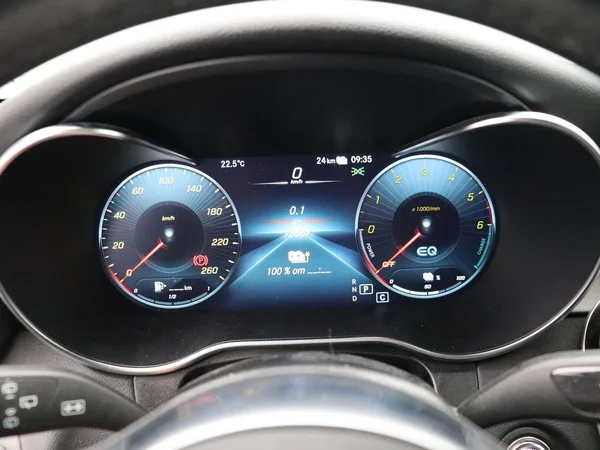 Mercedes-Benz GLC (2022) — foto 4 van 26