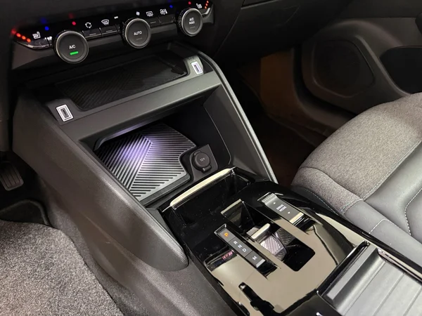Citroen C4 (2023) — foto 9 van 31