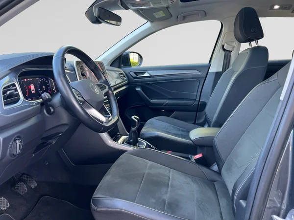VOLKSWAGEN T-Roc (2023) — foto 2 van 24