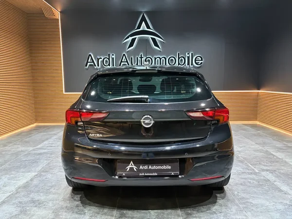 Opel Astra (2020) — foto 18 van 22
