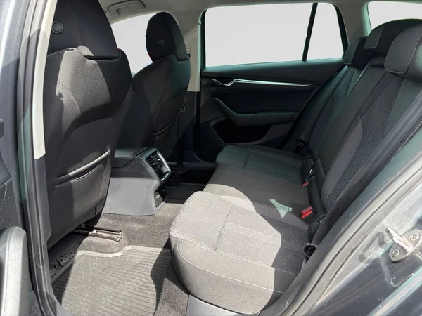 SKODA Octavia Combi (2023) — foto 12 van 14
