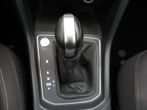 VOLKSWAGEN Touran (2022) — foto 9 van 29