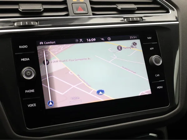VOLKSWAGEN Tiguan (2022) — foto 11 van 23