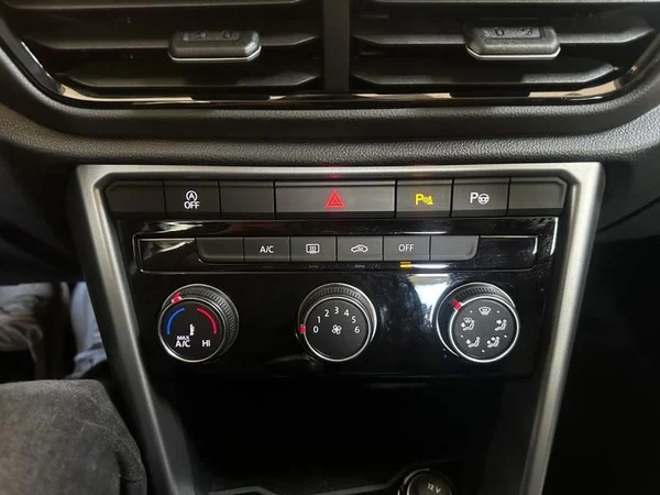 VOLKSWAGEN T-Roc (2024) — foto 14 van 24