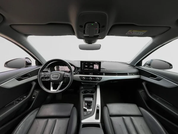 AUDI A4 Avant (2023) — foto 16 van 22