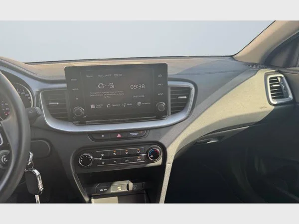 Kia XCEED (2023) — foto 3 van 14