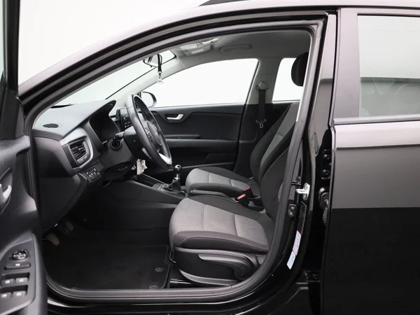 Kia Stonic (2023) — foto 38 van 38