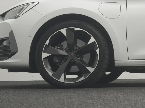 CUPRA Leon ST (2024) — foto 2 van 10
